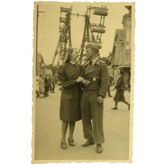 Wehrmacht Stug Unteroffizier con la sua donna.. Espenlaub militaria
